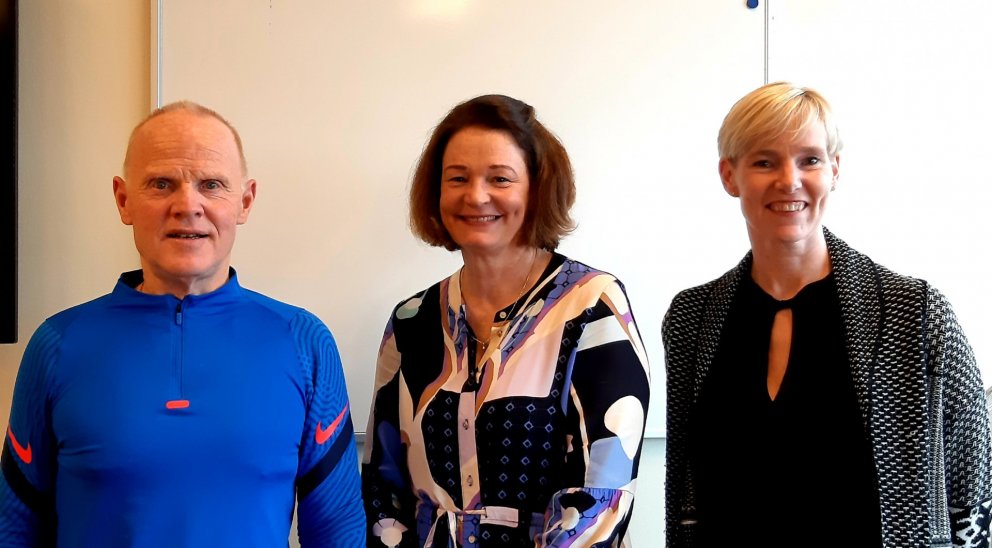 Frá vinstri: Ingvar Þóroddsson, fundarstjóri, Jakobína E. Káradóttir, framkvæmdarstjóri, & Soffía Gí…